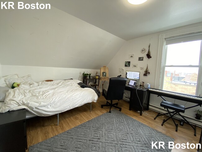 15 Higgins St, Unit 3 in Boston, MA - Building Photo - Building Photo