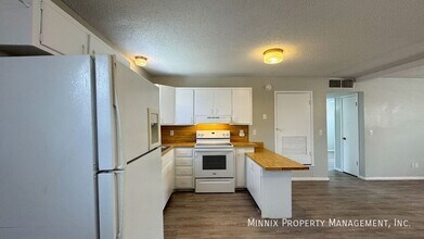 2408 W 16th St, Unit B in Plainview, TX - Building Photo - Building Photo