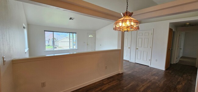 3845-3847 Arrowhead Dr in Medford, OR - Building Photo - Building Photo