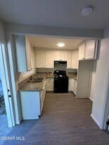 14638 Calvert St in Los Angeles, CA - Building Photo