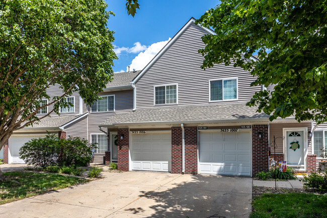 Villas at Bridgewood Crossing in West Des Moines, IA - Foto de edificio - Building Photo