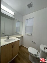 121 Cancion Way in Los Angeles, CA - Building Photo - Building Photo