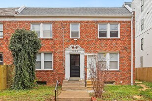 1614 21st Pl SE, Unit 4 in Washington, DC - Building Photo