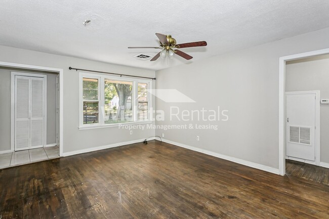 2215 S Green St in Wichita, KS - Building Photo - Building Photo