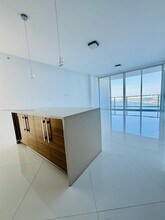 2020 N Bayshore Dr, Unit 3706 in Miami, FL - Building Photo - Building Photo