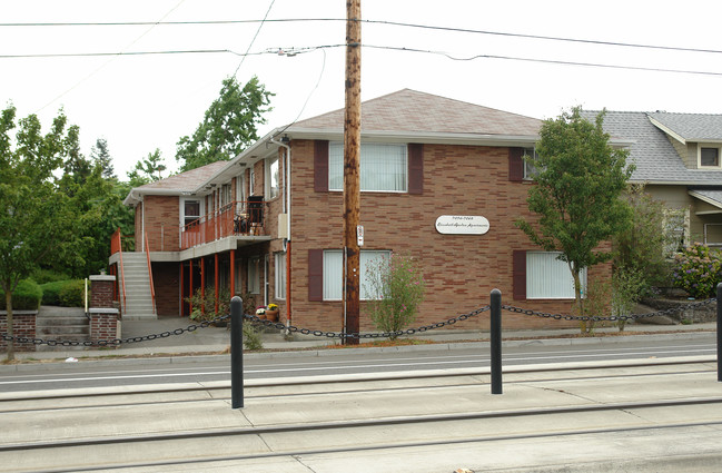 Elizabeth Garden Apartments in Portland, OR - Building Photo - Building Photo