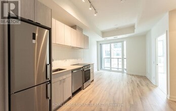 1660 Bloor St W in Toronto, ON - Building Photo - Building Photo