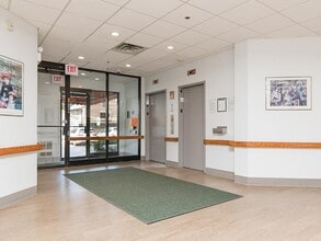 Walsh Park in Chicago, IL - Foto de edificio - Building Photo