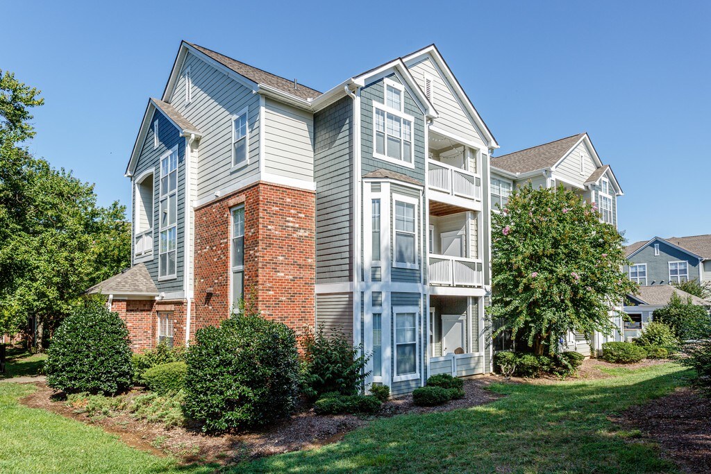 The Cove at Priest Lake Apartments in Hermitage, TN