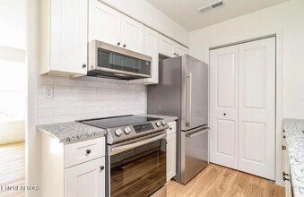 1623 Francis Rd in Knoxville, TN - Foto de edificio - Building Photo