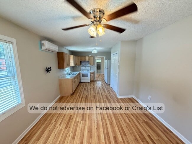 208A Scarborough St in Spring Lake, NC - Building Photo - Building Photo