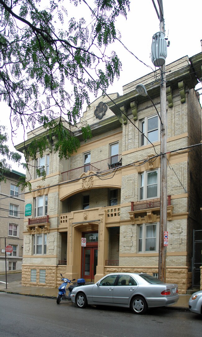 Howe and Maryland Apartments in Pittsburgh, PA - Foto de edificio - Building Photo