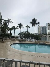 701 Brickell Key Blvd, Unit 202 in Miami, FL - Foto de edificio - Building Photo