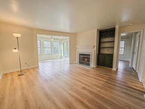 12005 Ridge Knoll Dr in Fairfax, VA - Building Photo - Building Photo