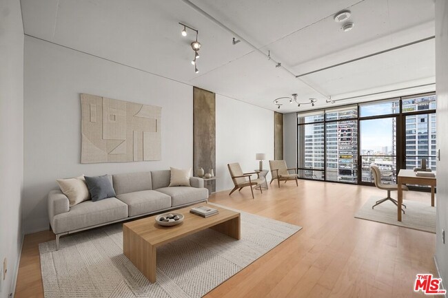 property at 1100 S Hope St