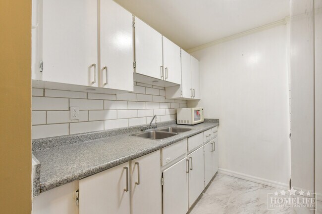 1850 Southmere Crescent E in Surrey, BC - Building Photo - Building Photo