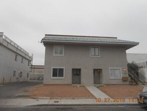 Kari Apartments in Las Vegas, NV - Foto de edificio - Building Photo