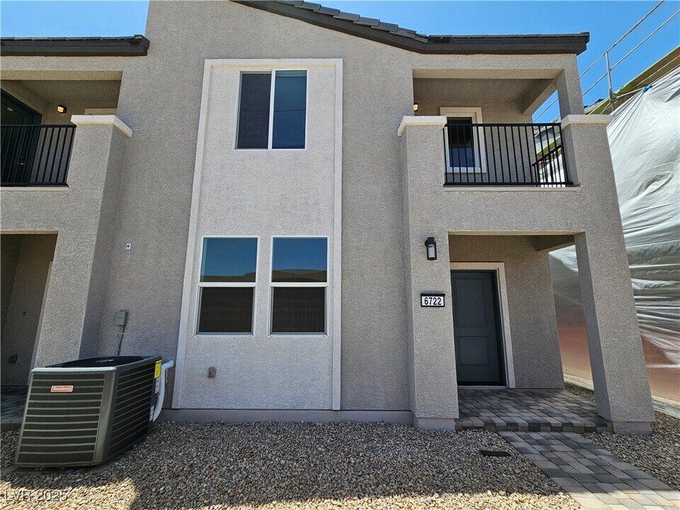 6722 The Avenue N in Las Vegas, NV - Building Photo