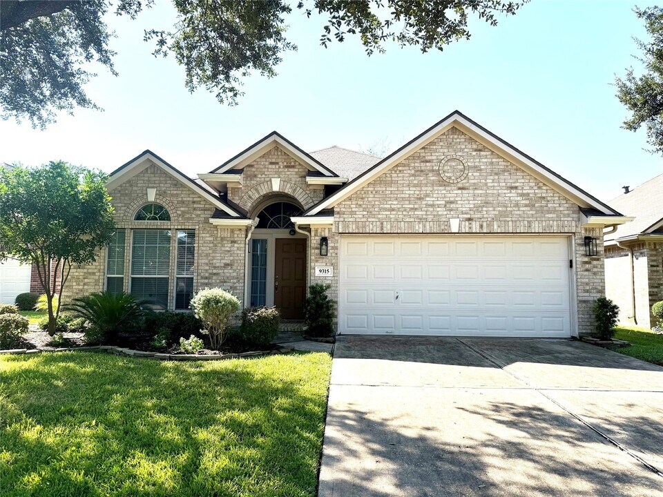 9315 Gablewinn Ct in Houston, TX - Building Photo