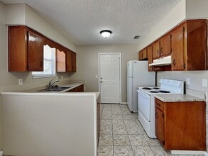 8919 5th Ave in Jacksonville, FL - Foto de edificio - Building Photo