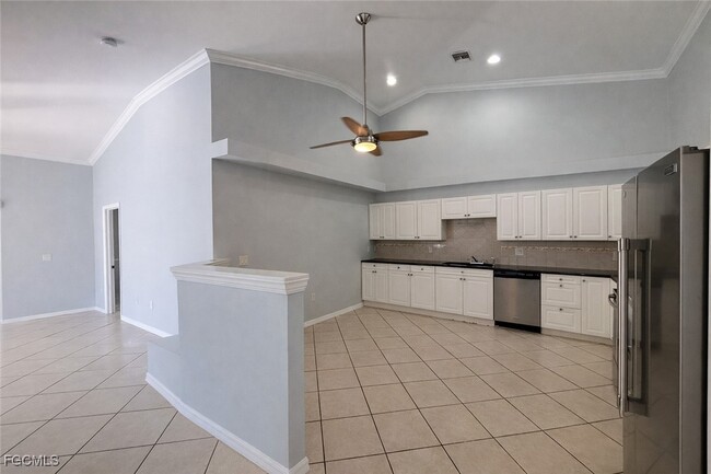 3216 SW 7th Pl in Cape Coral, FL - Foto de edificio - Building Photo