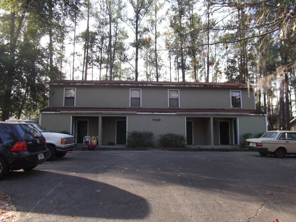 7209 SW 45th Pl in Gainesville, FL - Foto de edificio