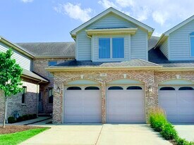 168 Mayo Ct in Elmhurst, IL - Building Photo