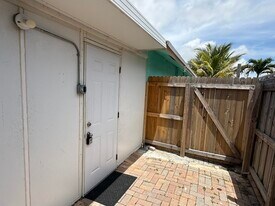 4904 Dillon St in Greenacres, FL - Building Photo