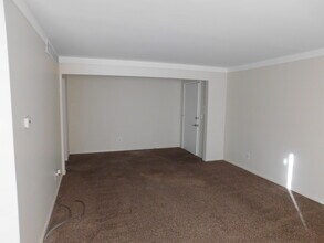 490 N Fox Hills Dr in Bloomfield Township, MI - Building Photo - Building Photo