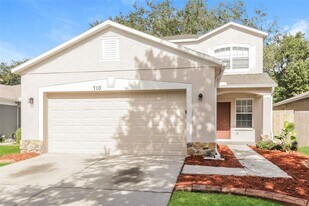 710 Periwinkle Pointe Pl in Seffner, FL - Building Photo