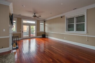3021 N Southport Ave, Unit 2A in Chicago, IL - Foto de edificio - Building Photo