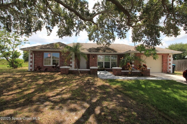 3002 Edgewood Dr NE in Palm Bay, FL - Building Photo - Building Photo