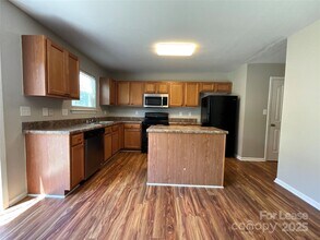 1417 River Run Rd in Lowell, NC - Building Photo - Building Photo