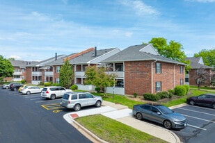 Ashton Arlington Heights in Arlington Heights, IL - Building Photo