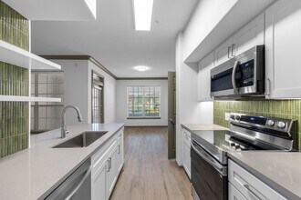 Cortland Lakecrest in Tampa, FL - Building Photo - Building Photo