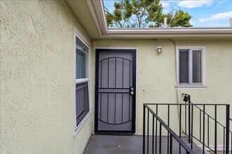 901 Central Ave in Alameda, CA - Foto de edificio - Building Photo