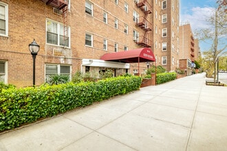 Cooperative in Flushing, NY - Building Photo - Building Photo