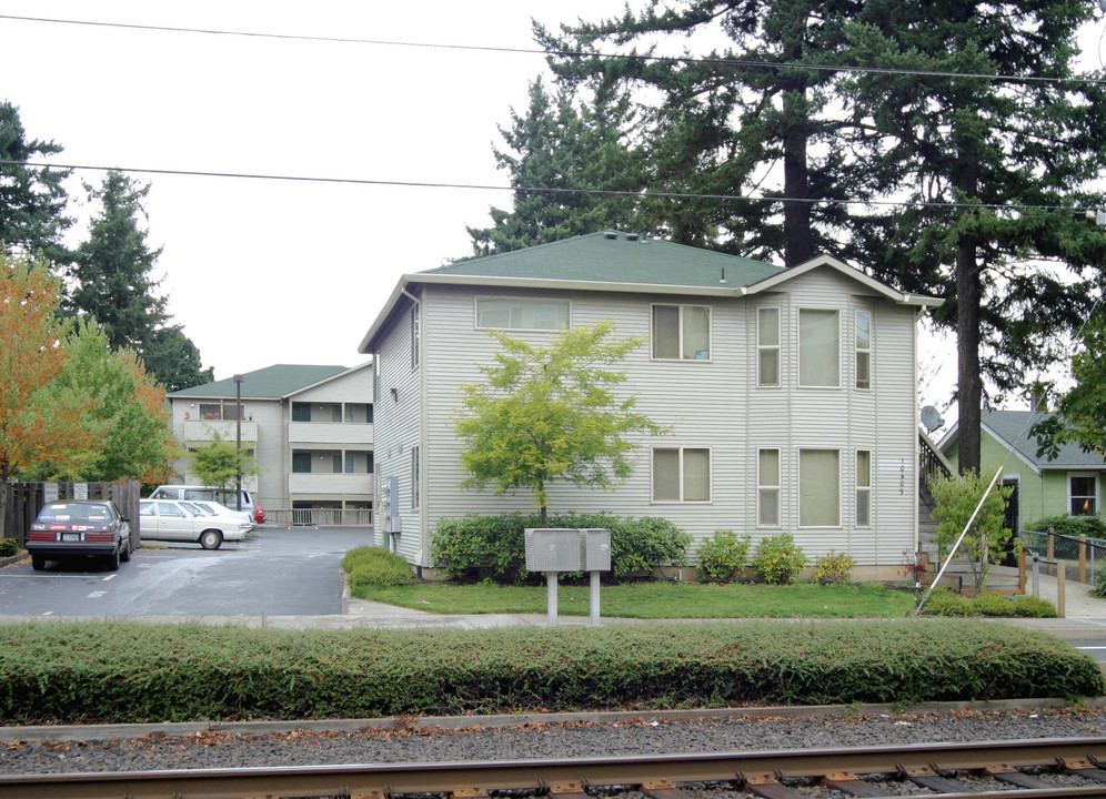 Vandalay Arms Apartments in Portland, OR - Building Photo