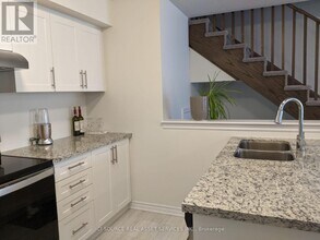 18 Mappin WY in Whitby, ON - Building Photo - Building Photo