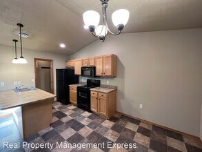 3600 W 93rd St in Sioux Falls, SD - Building Photo - Building Photo
