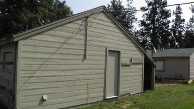 464 SE Cleveland Ave in Bend, OR - Building Photo - Building Photo