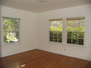 4909 Duval St in Austin, TX - Foto de edificio - Building Photo