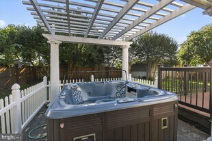 22040 Caravel Ct in California, MD - Building Photo