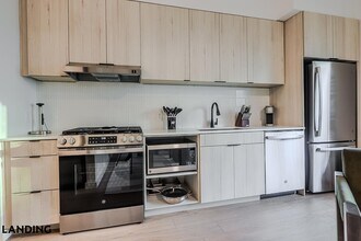 2623 Keene St, Unit 576 in Houston, TX - Building Photo - Building Photo