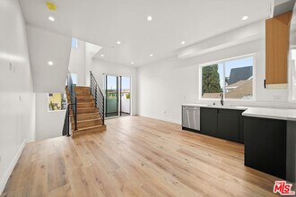 1520 Magnolia Ave in Los Angeles, CA - Building Photo - Building Photo