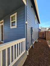 3027 NW Flame Tree Ln in Albany, OR - Building Photo - Building Photo