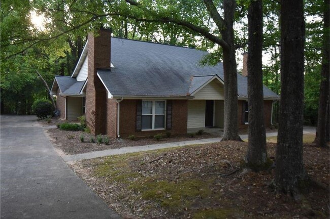 576 Wedgewood Dr