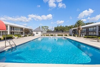 1400 W Tunnel Blvd in Houma, LA - Foto de edificio - Building Photo