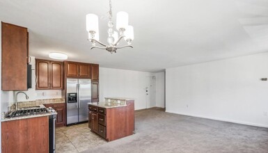 1200 S Arlington Ridge Rd, Unit 406 in Arlington, VA - Building Photo - Building Photo