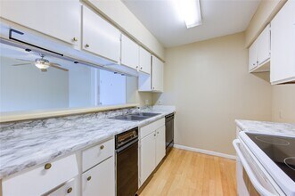 3055 Walnut Bend Ln in Houston, TX - Building Photo - Building Photo